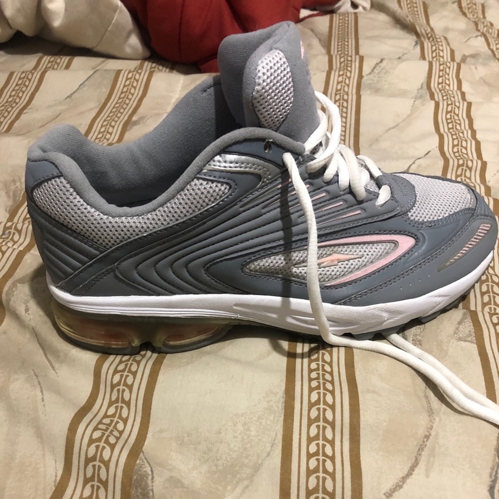 Avis woman’s shoes